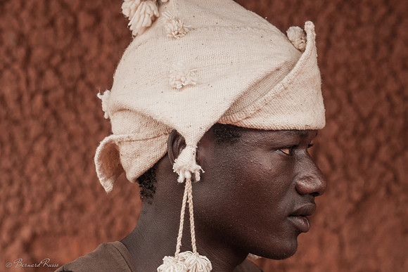 Homme au bonnet blanc