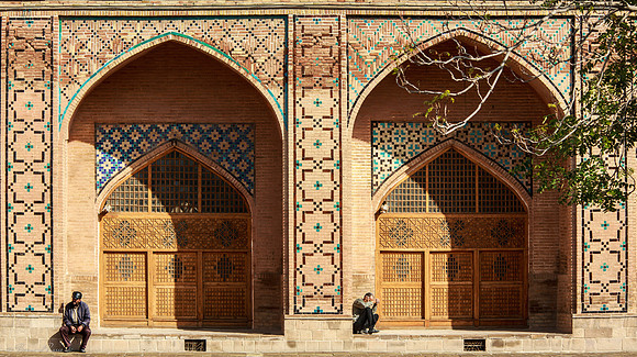 Deux hommes assis