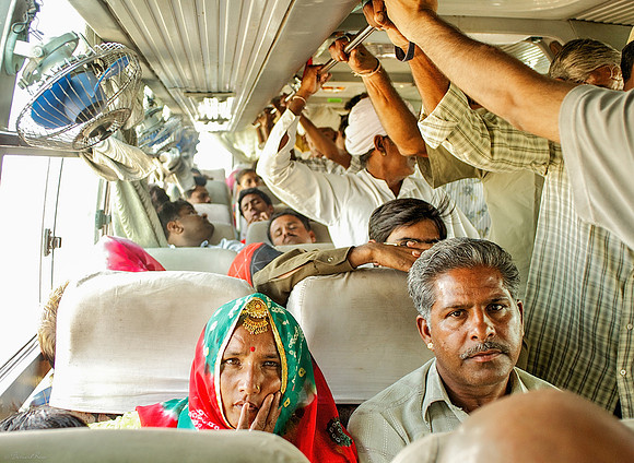 Couple dans un bus
