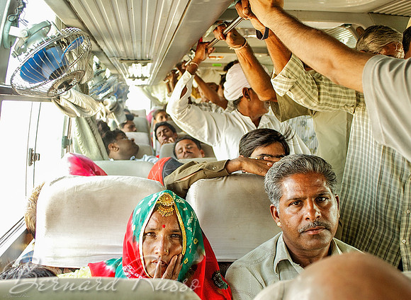 Couple dans un bus