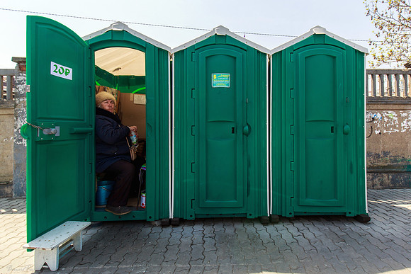 VLADIVOSTOK, toilettes de rue.